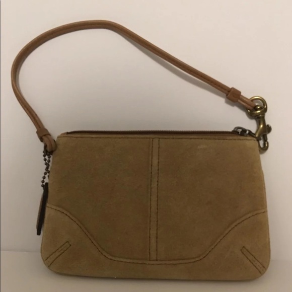 Coach Handbags - đź’Ą BLOWOUTđź’ĄCoach wristlet Coach Handbags - đź’Ą BLOWOUTđź’ĄCoach wristlet